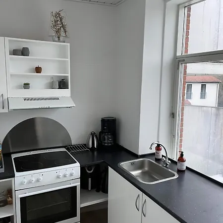 Tonders Bedste Udsigt Et Vaerelse Stue Spisestue Kokken Badevaerelse Тённер